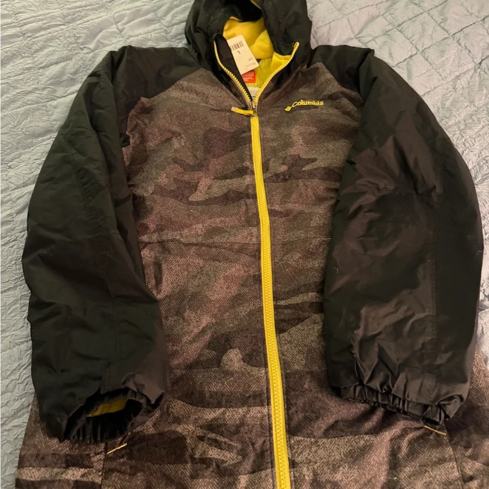 Columbia Bous Black and Yellow Patterned Jacket NWT size large 14/16